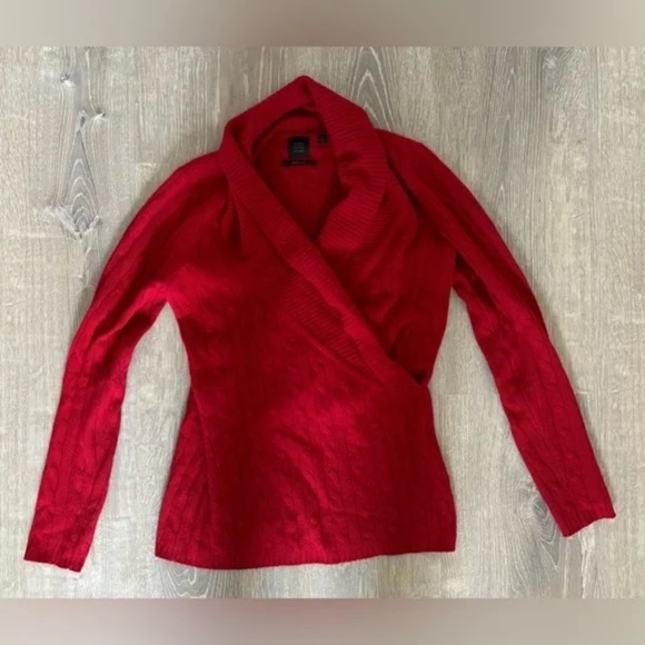 Saks Fifth Avenue . 100% CASHMERE . faux wrap v-neck cable knit red sweater - Picture 1 of 6